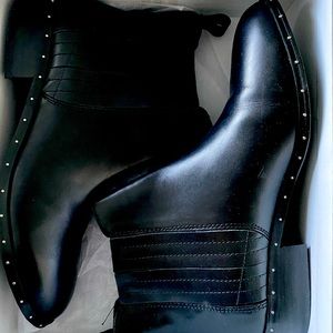 Black leather boots, size 8